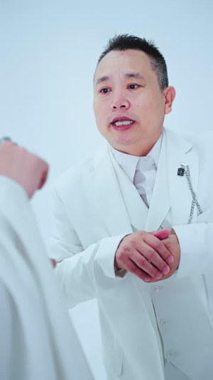 轮回中转站之谎言也在说爱你(42集) 轮回中转站之谎言也在说爱你(42集)每天热门短剧推荐