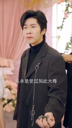 战神的五个绝色师姐倒追我(82集) 战神的五个绝色师姐倒追我(82集)精彩短剧持续更新