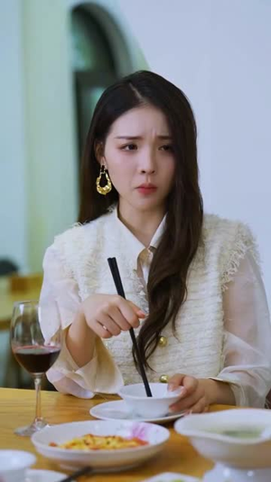 她在寒风中绽放(87集) 她在寒风中绽放(87集)男女都爱看的短剧片段
