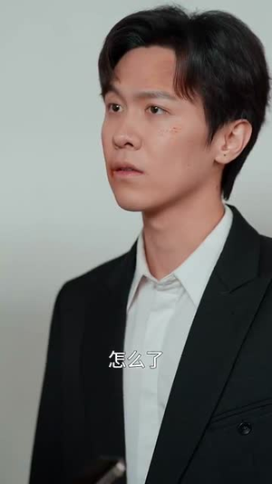裁员裁到亲生儿子(31集) 裁员裁到亲生儿子(31集)每天分享好看短剧