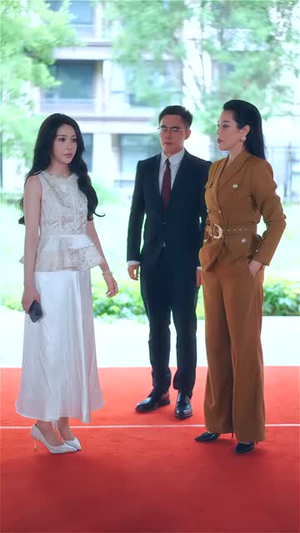 我的报纸能预知未来(95集) 我的报纸能预知未来(95集)短剧太好看了强烈推荐