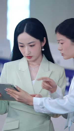 离婚后卿小姐名动全球（60集）爆火短剧大结局抢先看