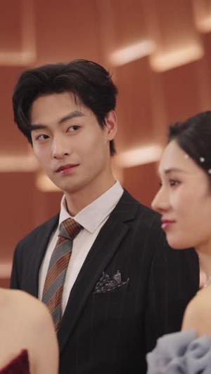 战神房东：开局女总裁上门求合租（78集）热门免费短剧推荐