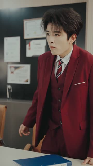 穿越短剧，我靠美女续命（98集）好看的小短剧推荐