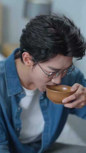 她第七世才看清(60集) 她第七世才看清(60集)每天分享好看短剧
